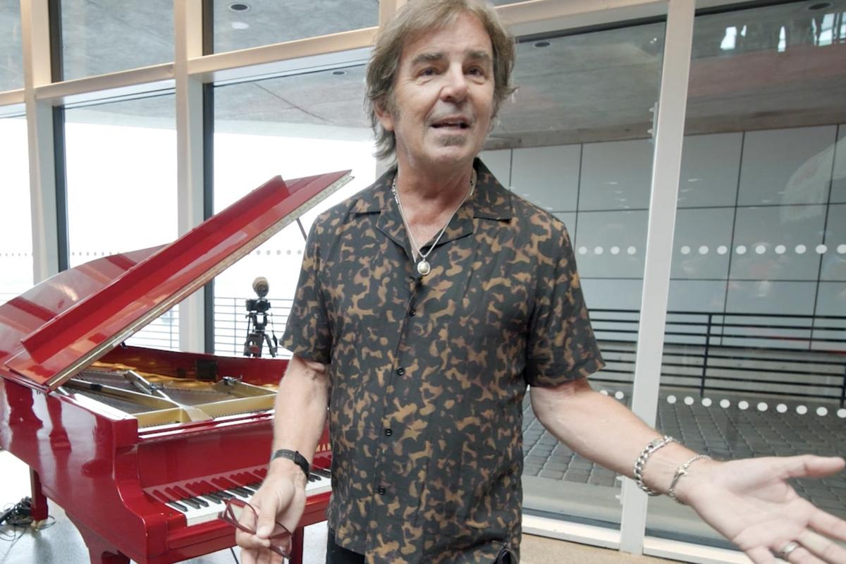 Watch Journey’s Jonathan Cain Make a Surprise Rock Hall Visit