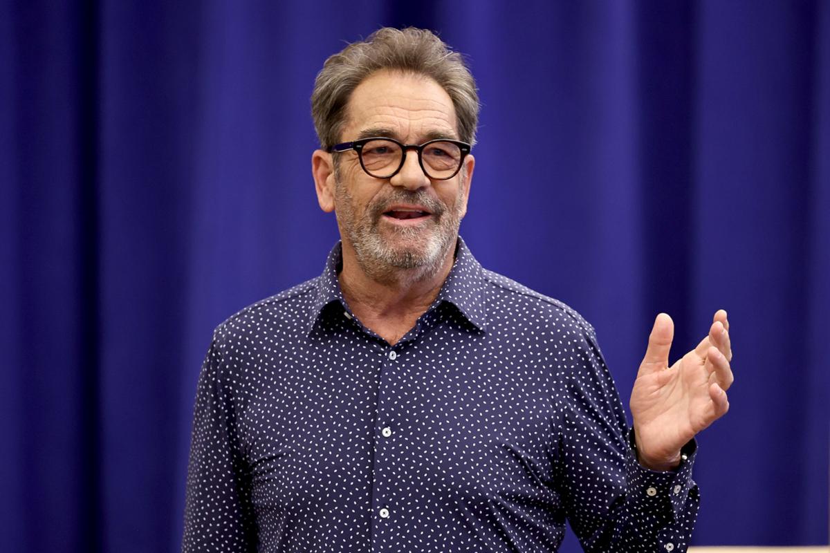 Huey Lewis Getting ‘Curb’-Style TV Show