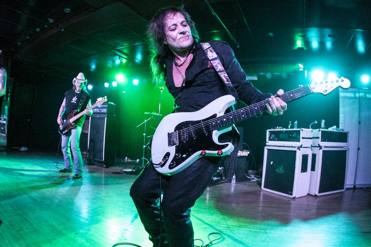 Jake E. Lee Says He’s Lucky Bullet Missed His Spine