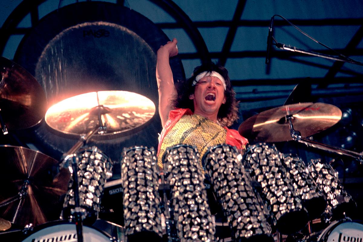 When Alex Van Halen’s Arm Caught Fire, but Roadie Wouldn’t Help